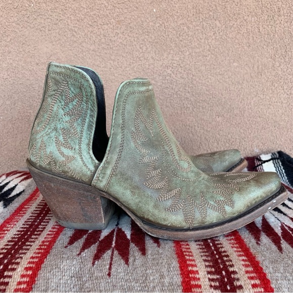 Ariat Shoes - Ariat Women’s Dixon Distressed Western Ankle Boot